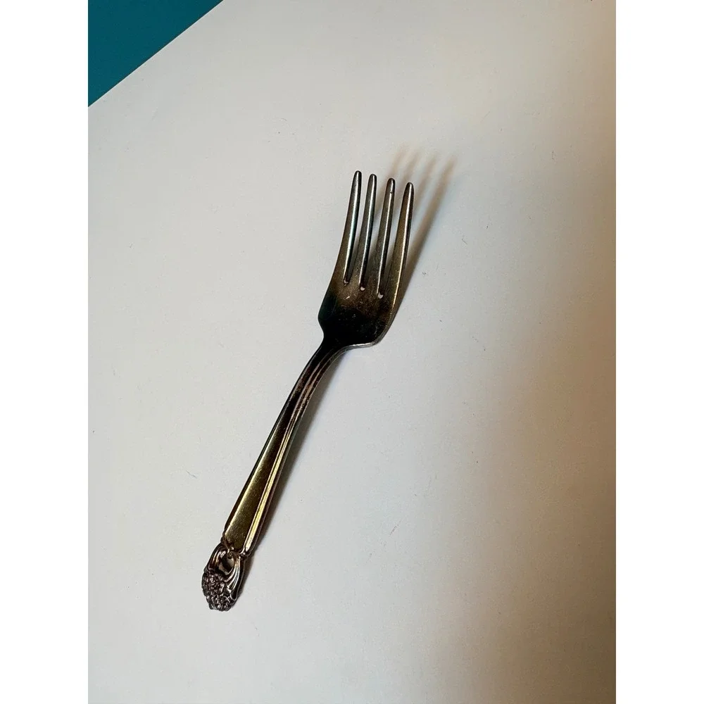 1847 Rogers Bros Daffodil Silverplate Cocktail Seafood Fork Vintage 4.5 Inch